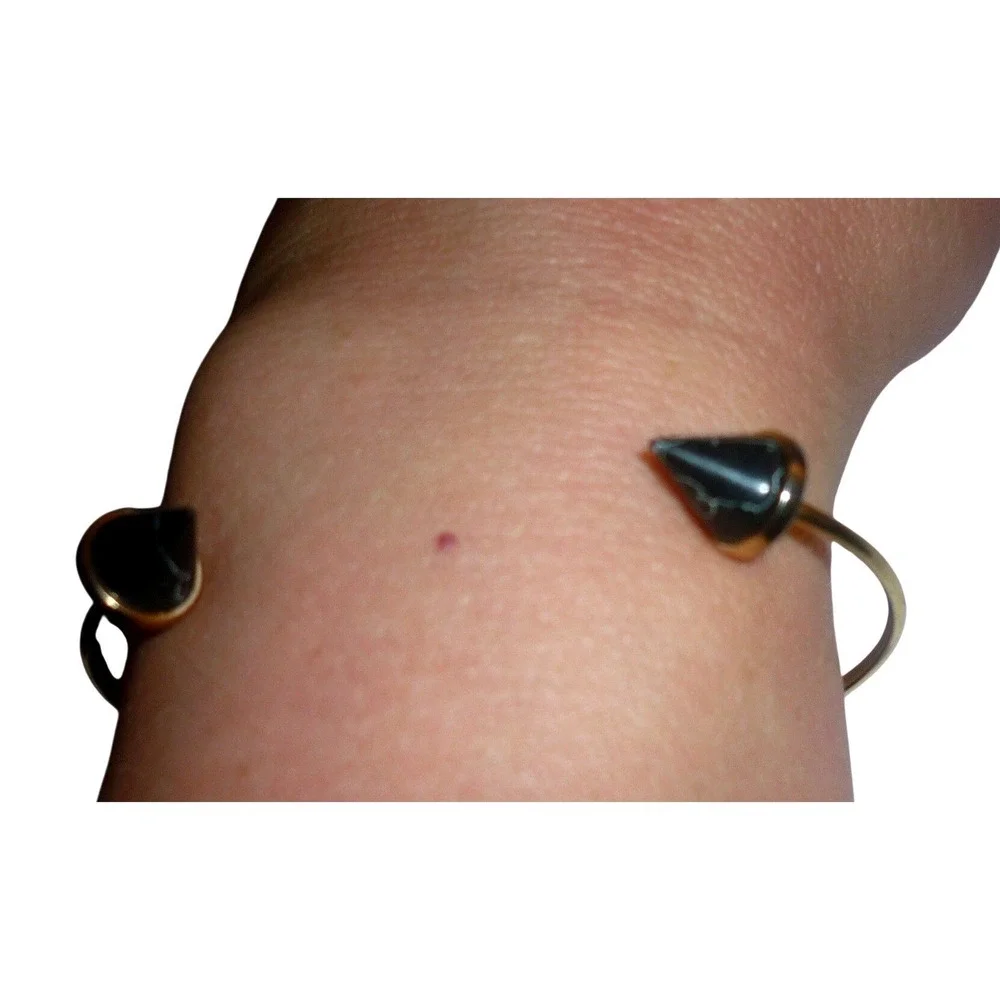 Gold Tone Black Spike Cuff Bracelet Marbled Faux Howlite Bypass Wire Open Bangle